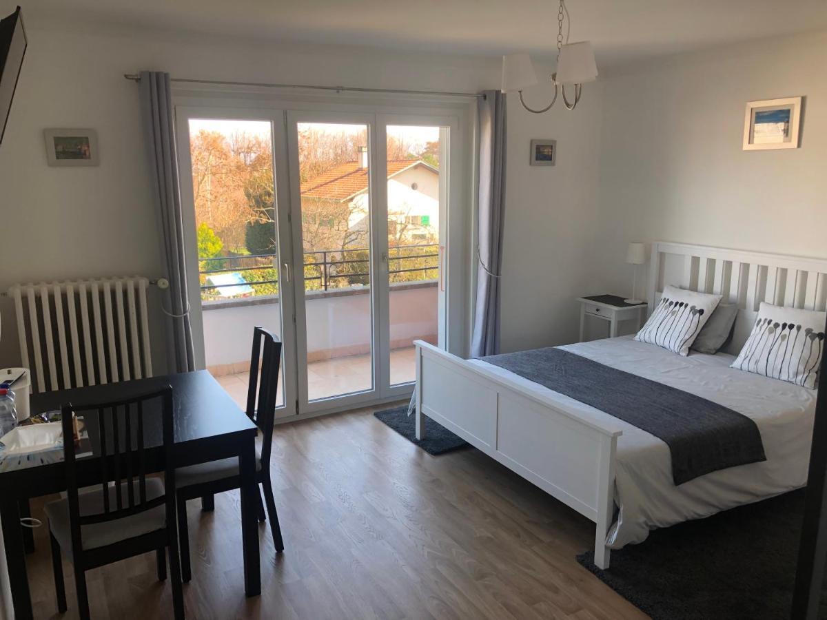Bed and Breakfast Au Bonheur Des Iris Ролль Экстерьер фото